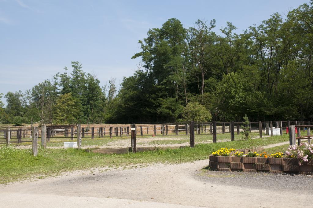 Cantù Agriturismo Jesson Rosamund מראה חיצוני תמונה